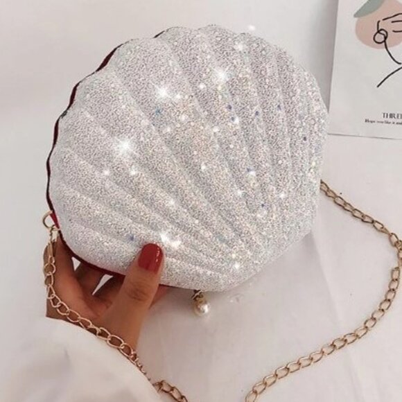 Glam Clam / Sparkle Seashell Crossbody Handbag /Silvery White- NWT - Picture 1 of 13